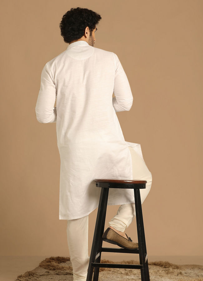 alt message - Manyavar Men Cotton Blend White Kurta Pajama image number 2